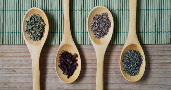 Топ 10 мощни билки за здраве и жизненост