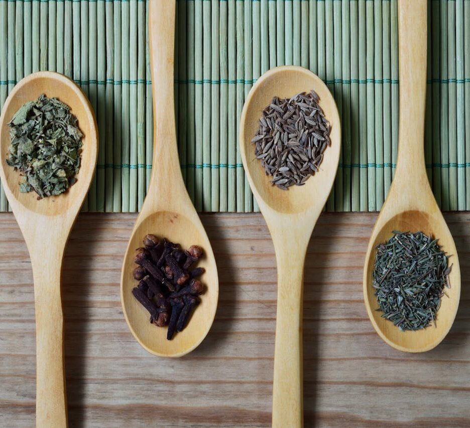 Топ 10 мощни билки за здраве и жизненост